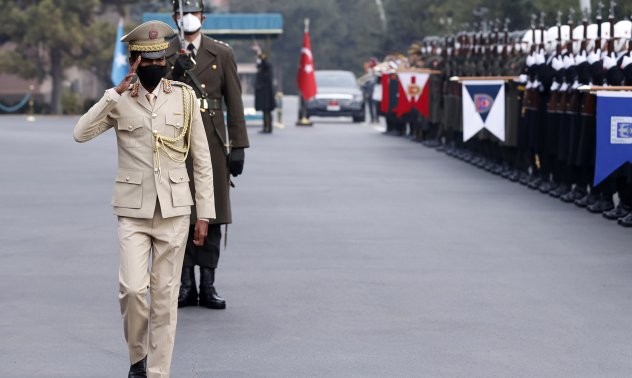 Президентът на Сомалия се бори за легитимост, предлагайки бази, които не контролира