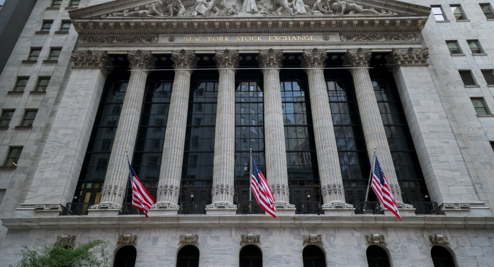 Въпросителни около Microsoft и Amazon