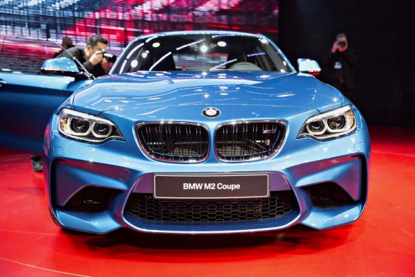 &lt;p&gt;Новият модел на Bayerische Motoren Werke AG (BMW) 2016 M2 купе дебютира на автосалона в Детройт 2016 в понеделник, 11 януари 2016.&lt;/p&gt;

&lt;p&gt;Photographer: Daniel Acker/Bloomberg&lt;/p&gt;

&lt;p&gt;&amp;nbsp;&lt;/p&gt;
