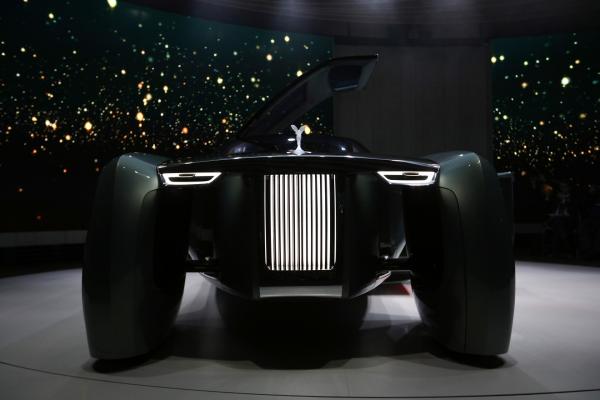 &lt;p&gt;Новата визия на Rolls-Royce Vision Next 100 на Bayerische Motoren Werke AG (BMW), по време на представянето си в Лондон на 16 юни 2016.&lt;/p&gt;
