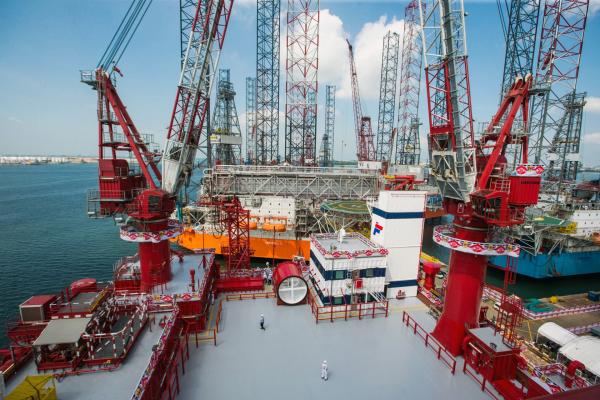 <p>На борда на плаващата платформа на Keppel Offshore &amp; Marine Ltd в Сингапур, на 11 март 2016. Keppel Corp., компанията-майка на Keppel Offshore &amp; Marine е най-големият строител на петролни сонди в света.</p>

<p>Photographer: Nicky Loh/Bloomberg</p>
