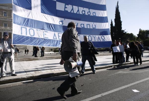 <p>Стачката затвори болници, корабите останаха в пристанищата, а държавните агенции не отвориха в цяла Гърция. Протестът бе свикан от синдикатите в частния и обществения сектор.</p>

<p>Photographer: Kostas Tsironis/Bloomberg</p>
