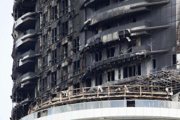 <p>&nbsp;Emaar Properties PJSC поведе в спада на дубайските акции три дни след избухването на пожар в един от хотелите им на Нова година. Паднаха акциите и на Абу Даби, съобщи Bloomberg.</p>

<p>Photographer: Razan Alzayani/Bloomberg</p>

<p>&nbsp;</p>
