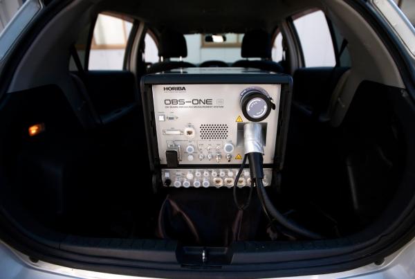 <p>OBS-ONE - система за измерване на емисии на Horiba Ltd. по време на тестове, провеждани в седалището на к омпанията в Киото, Япония във вторник, 29 септември 2015.</p>

<p>Horiba е японски производител на около 70% от световните системи за тестване на автомобили.</p>

<p>Компанията изигра ключова роля в скандала, в който бе замесен един от гигантите на автоиндустрията Volkswagen AG.</p>

<p>Снимка: Tomohiro Ohsumi/Bloomberg</p>
