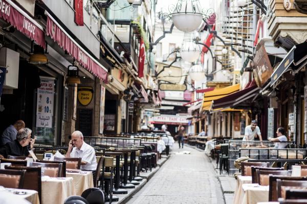 <p>Полупразен ресторант на бул. Истиклял, в Истанбул на 18 юли 2016.</p>
