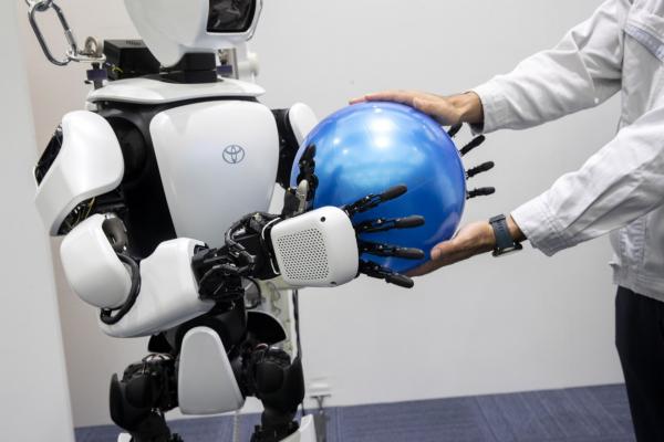 <p>Ще видим ли роботите в действие и на тепиха?</p>

<p>Снимка:&nbsp;Keith Bedford/Bloomberg</p>
