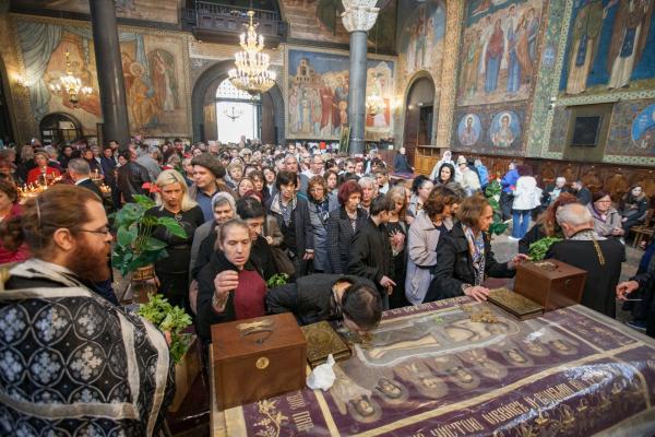 <p>Разпети петък, храм Света Неделя. София. 26 април 2019. Снимки: Димитър Кьосемарлиев/Investor Media Group.</p>
