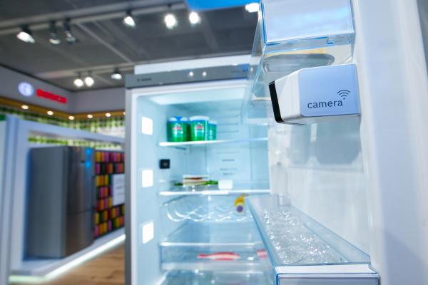 <p>Смарт хладилник Vitafresh на Robert Bosch GmbH на изложението IFA. Берлин, 1 септември 2016. Photographer: Krisztian Bocsi/Bloomberg</p>
