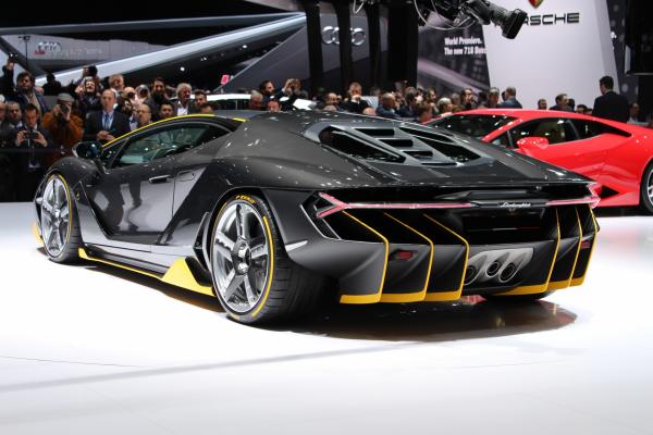 <p>Lamborghini Centenario - специален проект за стогодишнината на компанията на Автосалона в Женева 2016. Снимка: Косьо Томов, BulgariaONAIR</p>

