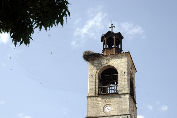 <p>Щъркелово гнездо на кулата с часовник на църквата Света Троица /1835г./. Банско. 23 юни 2017.</p>
