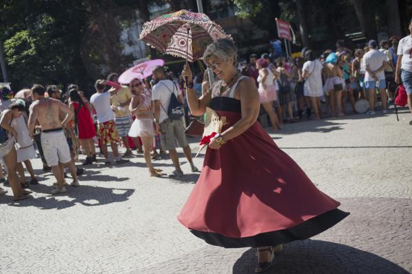 <p>Карнавалът в Рио има още осем съпътстващи програми, но Bloco das Mulheres Rodadas не е в официалната програма.</p>

<p>Photographer: Nadia Sussman/Bloomberg</p>
