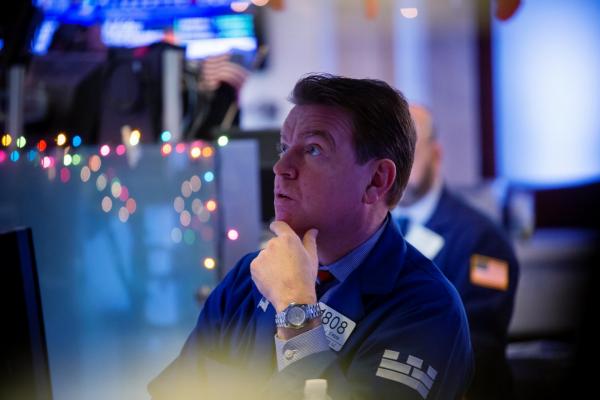 <p>На 31 декември трите главни индекса на Уолстрийт затвориха с ръст, но приключипха годината с понижения на фона на повишението на лихвата, глобалното икономическо забавяне и голямата политическа несигурност.</p>
