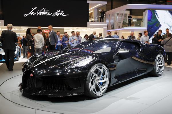 <p>Bugatti SAS La Voiture Noire, автосалон в Женева, Швейцария, 5 март 2019. Photographer: Stefan Wermuth/Bloomberg.</p>

<p>Bugatti отбеляза 110 години от създаването си като показа най-скъпата кола на света.</p>

<p>16-цилиндровата черна ракета е само една и вече е продадена за 11 млн евро.</p>

<p>Четете още: Черна, голяма и лъскава - <a href="https://www.bloombergtv.bg/v-razvitie/2019-02-07/sled-10-godini-u-nas-otnovo-ima-rekord-na-zakupenite-novi-avtomobili">идеалната кола според българина</a>.</p>
