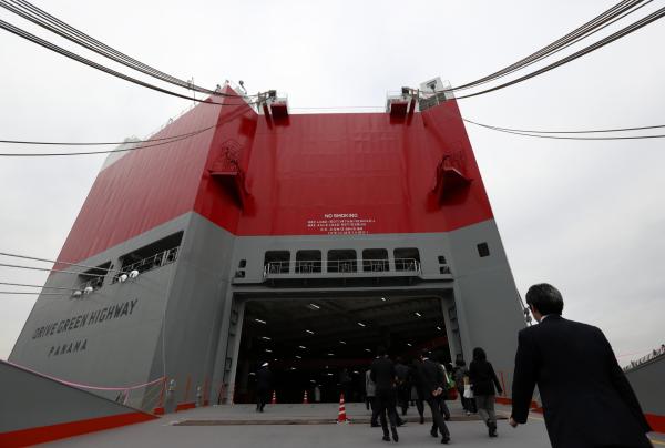 <p>Първият от осемте задвижвани от слънчева енергия кораби бе пуснат на вода на 12 февруари 2016 в пристанището Нагасу в Кумамото, Япония в началото на седмицата, съобщи компанията K line.</p>

<p>Photographer: Tomohiro Ohsumi/Bloomberg</p>

<p>&nbsp;</p>
