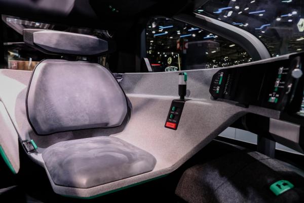 <p>Контролен панел на автономно Renault EZ-Pro на автосалона в Париж, 3 октомври 2018. Photographer: Marlene Awaad/Bloomberg.</p>
