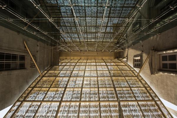 <p>С площ от 64 000 кв м площ, Националната галерия на Сингапур е по-голяма от Тейт Модърн в Лондон и МОМА в Ню Йорк и струва 532 млн долара.</p>

<p>Проектът на Studio Milou бе избран сред 111 други участници в международен конкурс.</p>

<p>Photographer: Nicky Loh/Bloomberg</p>
