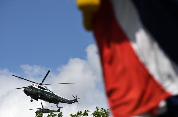 <p>Marine One с президента на САЩ Доналд Тръмп и първата дама на САЩ Мелания Тръмп се готви да кацне пред Бъкингамския дворец в Лондон. 3 юни 2019. Photographer: Chris J. Ratcliffe/Bloomberg.</p>
