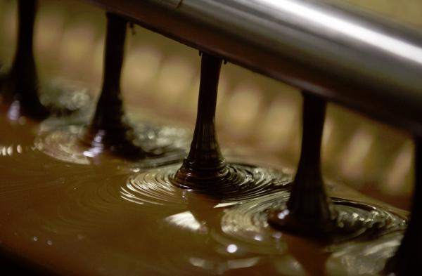 <p>Течен шоколад, който ще се превърне в бонбони Родние просторы в руска шоколадова фабрика на Nestle SA, в Самара, Русия, на 16 септември 2014.</p>

<p>Снимка: Andrey Rudakov/Bloomberg</p>
