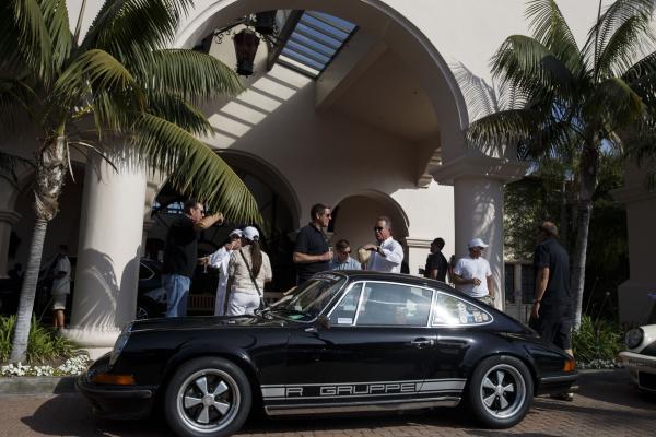 <p>Porsche 911S coupe от 1970&nbsp; пред хотел Fess Parker по време на ралито на Приятелите на Стив Маккуин в Санта Барбара, Калифорния в събота, 14 май 2016.</p>

<p>Photographer: Patrick T. Fallon/Bloomberg</p>

<p>&nbsp;</p>
