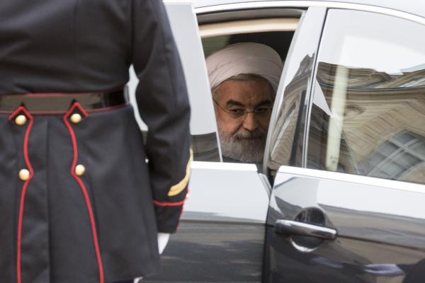 <p>С държавни почести в Рим и Париж посрещнаха президента на Иран Хасан Рохани и неговата бизнес делегация. Техеран сключва договори за милиарди след падането на санкциите.</p>

<p>Photographer: Christophe Morin/Bloomberg</p>
