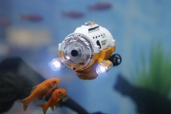 <p>Контролирана с инфрачервена връзка подводна камера на CCP Co. Демонстрация на International Tokyo Toy Show в Токио.</p>

<p>Photographer Kiyoshi Ota/Bloomberg</p>
