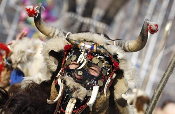 <p>Празникът Сурва се провежда всяка година в Перник с шествие на сурвакари в ръчно създадени костюми и маски. Кукерски шествия се правят в цяла България.</p>
