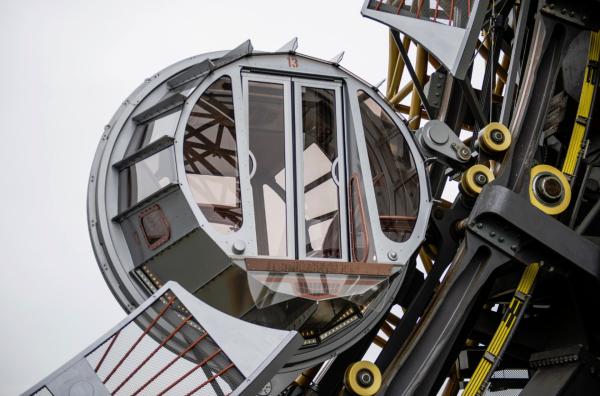 <p>Пътническа кабина от Golden Reel ferris wheel в Studio City casino resort на Melco Crown Entertainment преди откриването на 26/10/2015 в Макао, Китай.<br />
Това е най-високото виенско колело в Азия.</p>

<p>Photographer: Xaume Olleros/Bloomberg</p>
