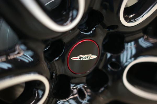 <p>Заводът на BMW PT Gaya Motor в Джакарта. 6 септември 2018. Photographer: Dimas Ardian/Bloomberg.</p>

<p>BMW, подобно на останалите глобални играчи в автомобилната индустрия е под натиска на промените в глобалните търговски политики, които могат да сложат край на десетилетните усилия към по-ниски мита в света.</p>
